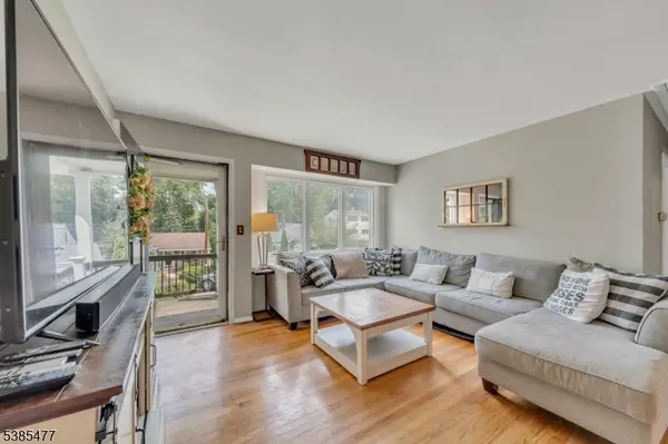 Oakland Boro, NJ 07436,22 Bannehr St