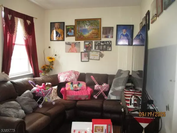 Newark City, NJ 07105,63 Warwick St