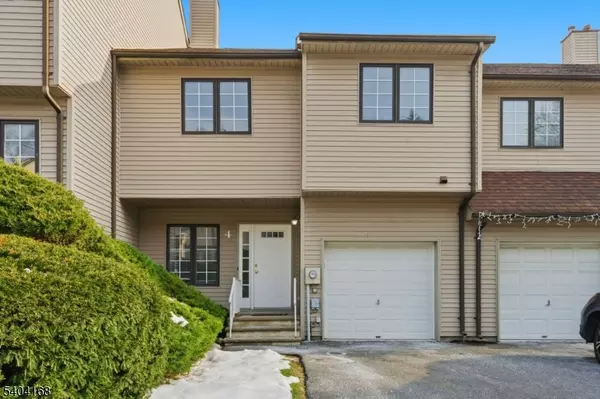 4 Deer Hill Ct, Boonton Town, NJ 07005