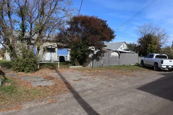 Edson, AB T7E 1V5,5115-5117-5119-5121 5 Avenue