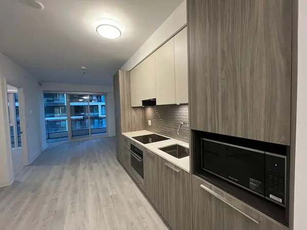 Toronto C10, ON M4P 1T9,65 Broadway AVE #1001