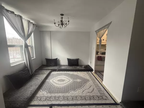 Toronto C11, ON M3C 3A3,10 Edgecliff Golfway #909