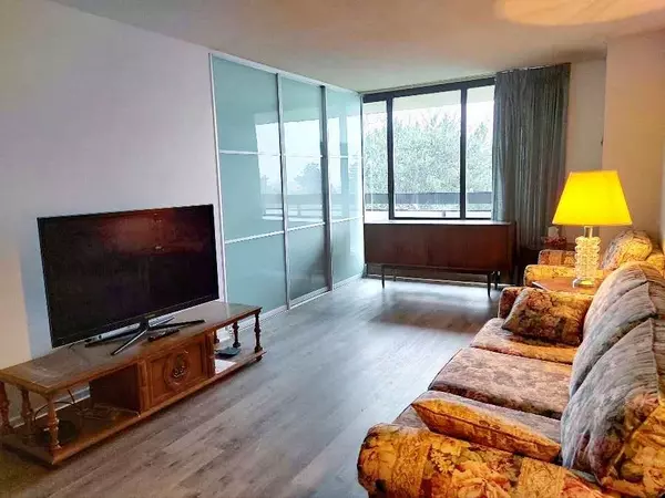 Toronto C15, ON M2J 4S5,177 Linus RD #307