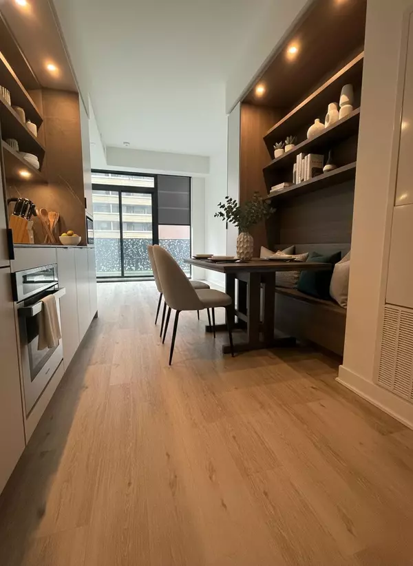 Toronto C08, ON M4Y 0J1,55 Charles ST E #1001