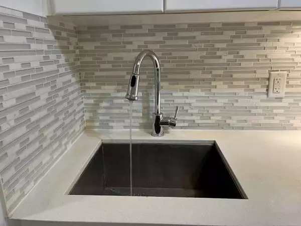 Toronto C06, ON M4R 0A2,58 Orchard View BLVD #409