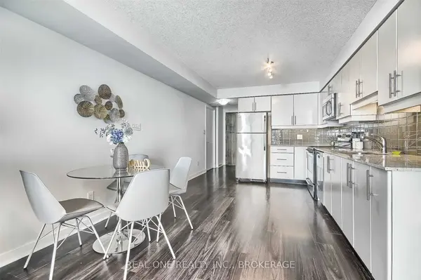 Toronto C01, ON M5J 2Z3,33 Bay ST #1409