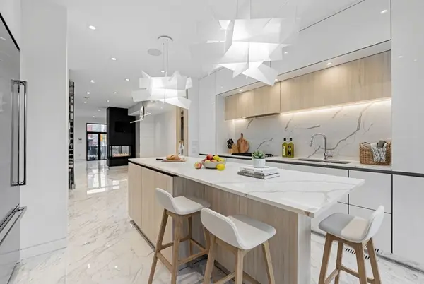 Toronto C02, ON M5R 2R8,677 Huron ST