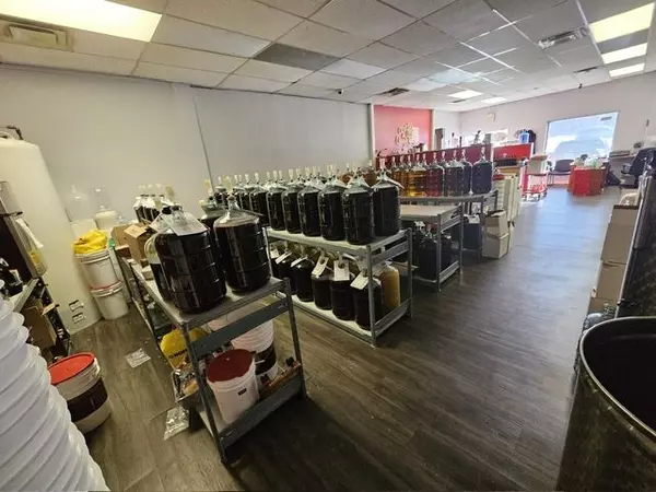 Whitby, ON L1N 2L6,1910 Dundas ST E #114