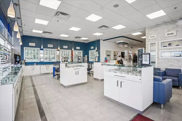 Ajax, ON L1Z 0K4,300 Rossland RD E #103