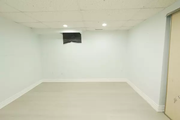 Toronto E10, ON M1C 3Y4,151 Calverley TRL #Bsmnt