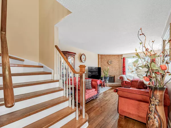 Toronto E11, ON M1B 1P9,106 Mammoth Hall TRL