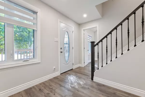 Ajax, ON L1S 1W1,18 Beech ST