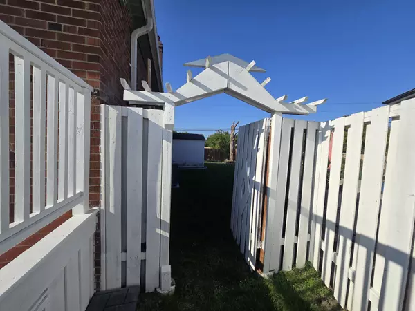 Toronto E04, ON M1R 3W8,15 Princemere CRES