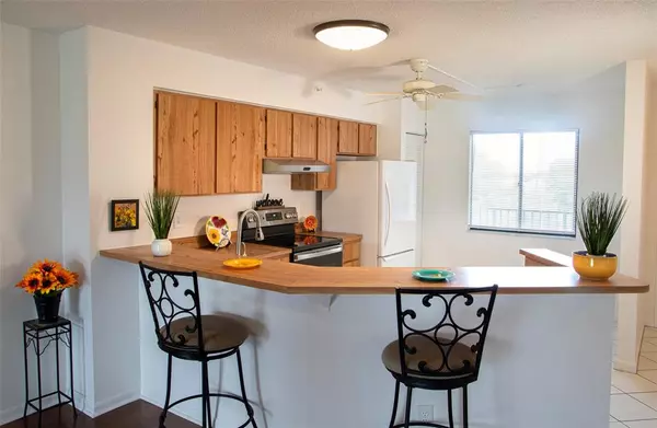 Pompano Beach, FL 33069,2112 S Cypress Bend Dr #401