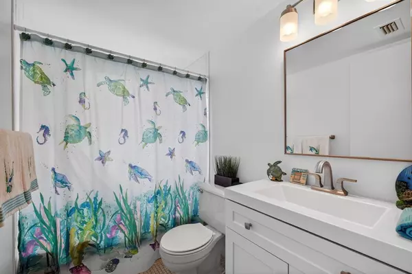 Pompano Beach, FL 33069,2112 S Cypress Bend Dr #401