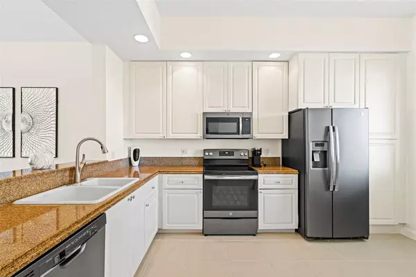 Fort Pierce, FL 34949,14 Harbour Isle Dr #PH01