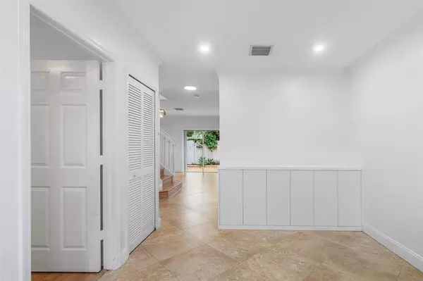 Miami, FL 33156,9401 SW 77th Ct #9401