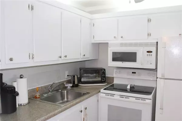 Deerfield Beach, FL 33442,43 Farnham B #43