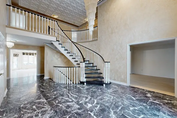 Richmond Hill, ON L4B 2V8,61 Glenayr RD