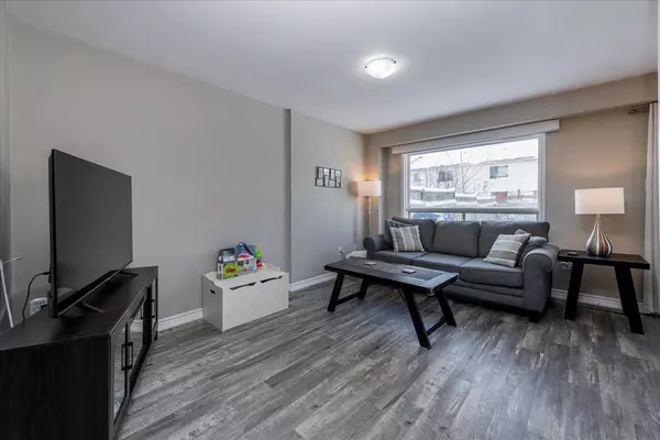 Barrie, ON L4N 8C2,193 Pickett CRES