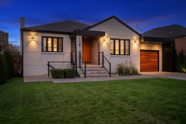 18 Smallwood DR, Toronto W05, ON M3M 1K8