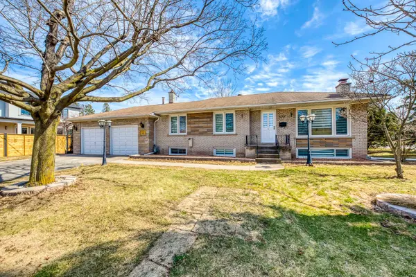 Oakville, ON L6L 4H2,577 Trudale CT