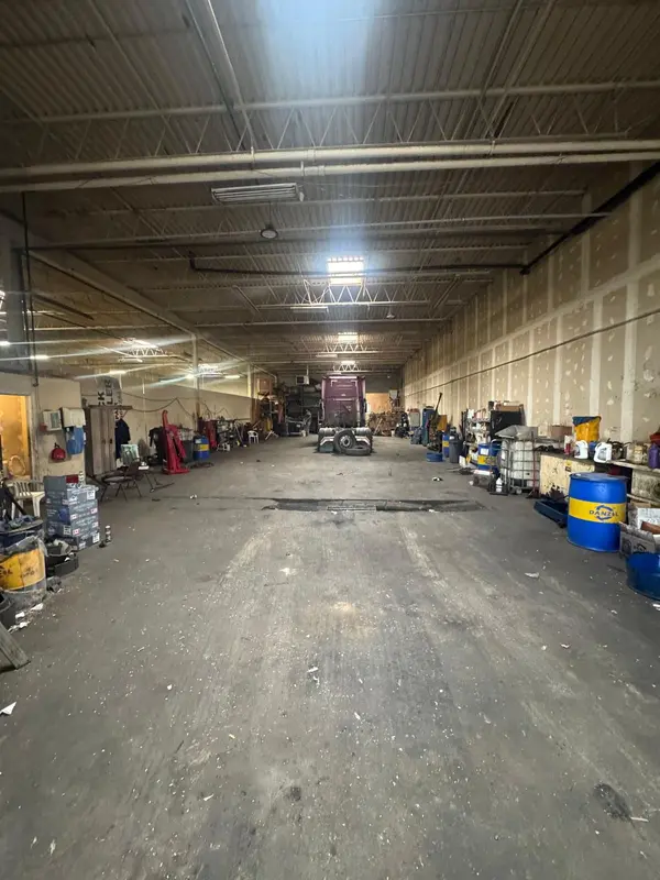 Brampton, ON L6W 3J5,100 Rutherford RD S #6