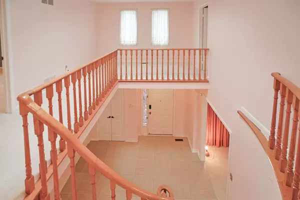 Mississauga, ON L5C 3P8,1281 Deer RUN