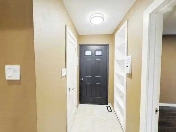 Mississauga, ON L5C 3L5,4064 Teakwood DR