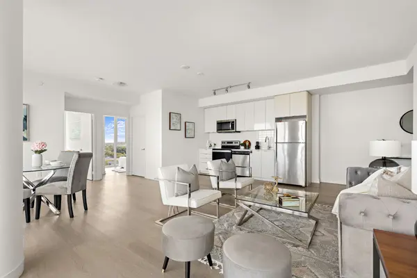 Toronto W07, ON M8Z 1N8,859 The Queensway N/A #907