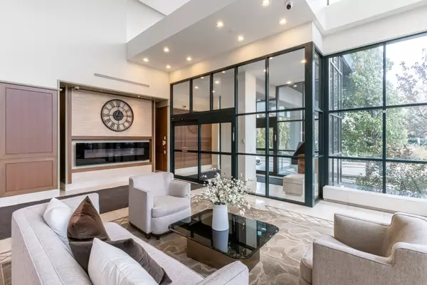 Brampton, ON L6W 0A8,100 John ST #2305