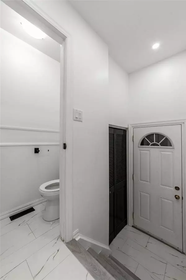 Mississauga, ON L5A 3N6,400 Mississauga Valley BLVD #76