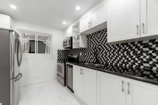 Mississauga, ON L5A 3N6,400 Mississauga Valley BLVD #76