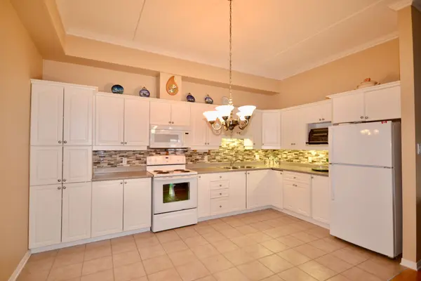 Clarence-rockland, ON K4K 1V2,2921 Laurier ST #407