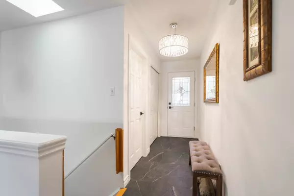 Grimsby, ON L3M 1P2,165 Main ST E #14