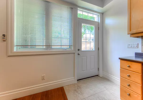 Kitchener, ON N2G 2L9,555 King ST E #109