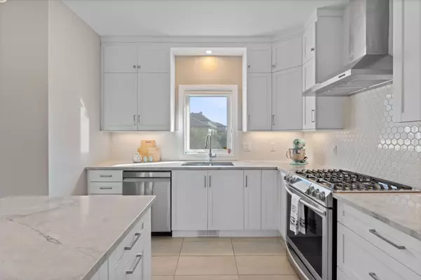 Russell, ON K0A 1W0,156 Lyon ST