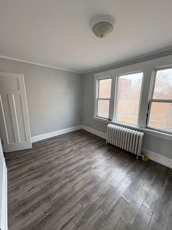 Hamilton, ON L8N 2T4,50 East AVE S #3