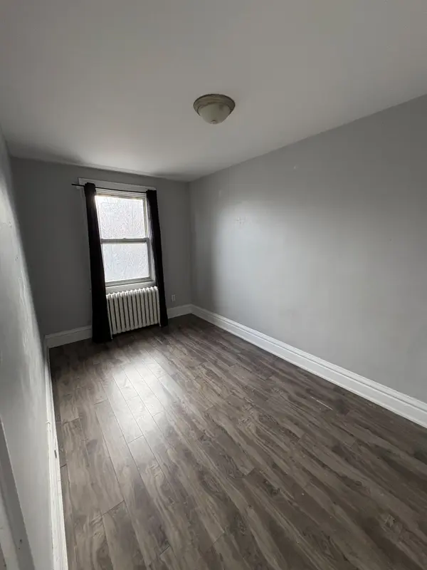 Hamilton, ON L8N 2T4,50 East AVE S #3