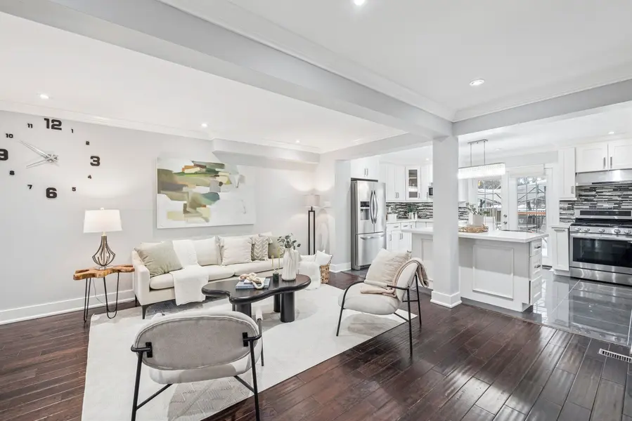 77 Mansewood GDNS, Toronto E10, ON M1E 5A4