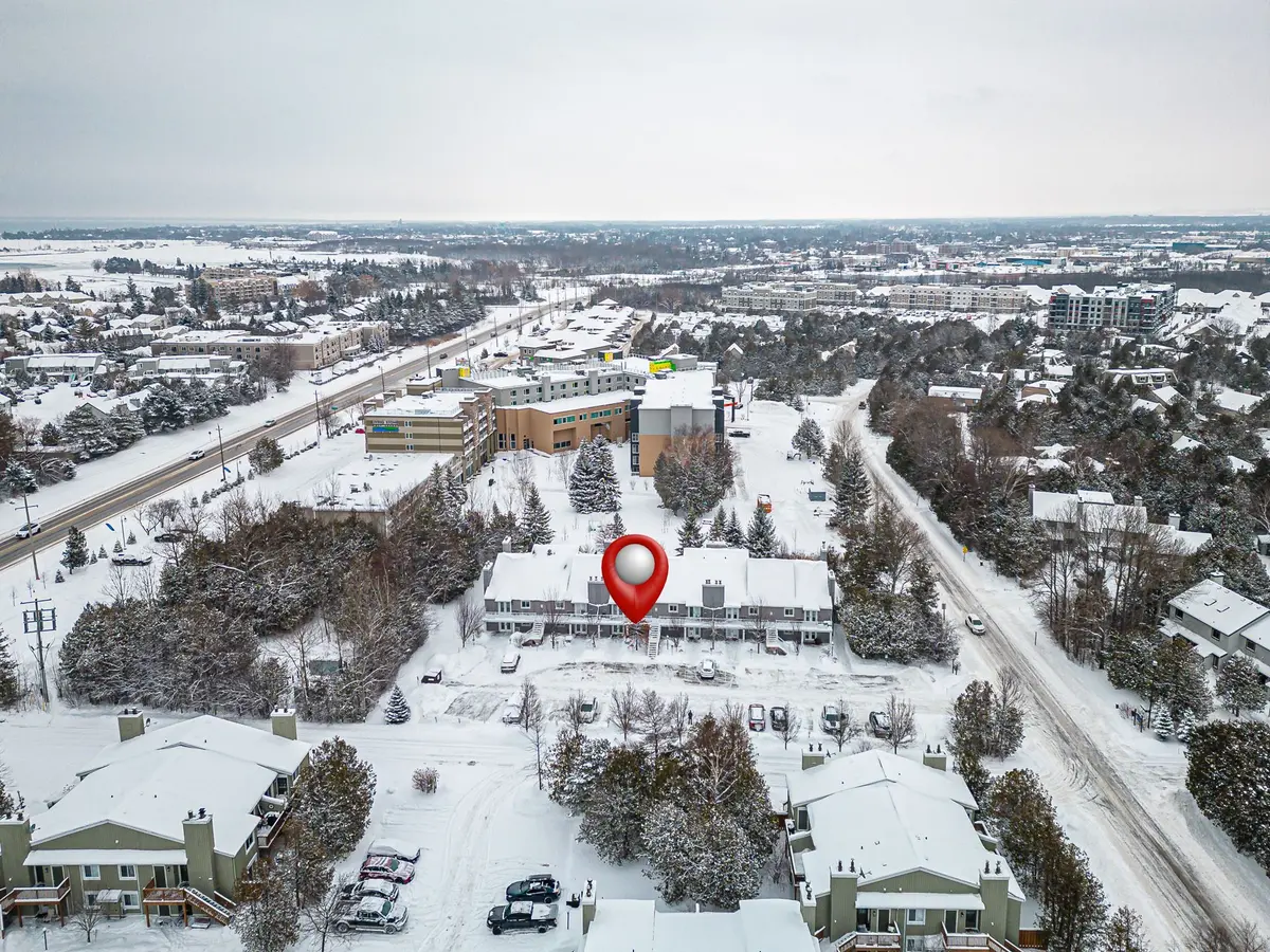 Collingwood, ON L9Y 5B4,11 Dawson DR #707