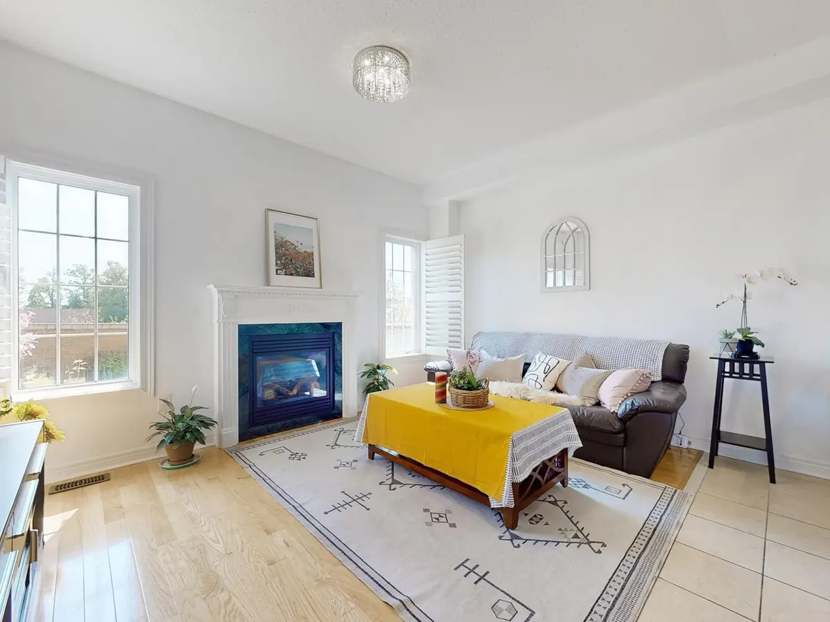 Brampton, ON L6P 3J9,50 Versailles CRES