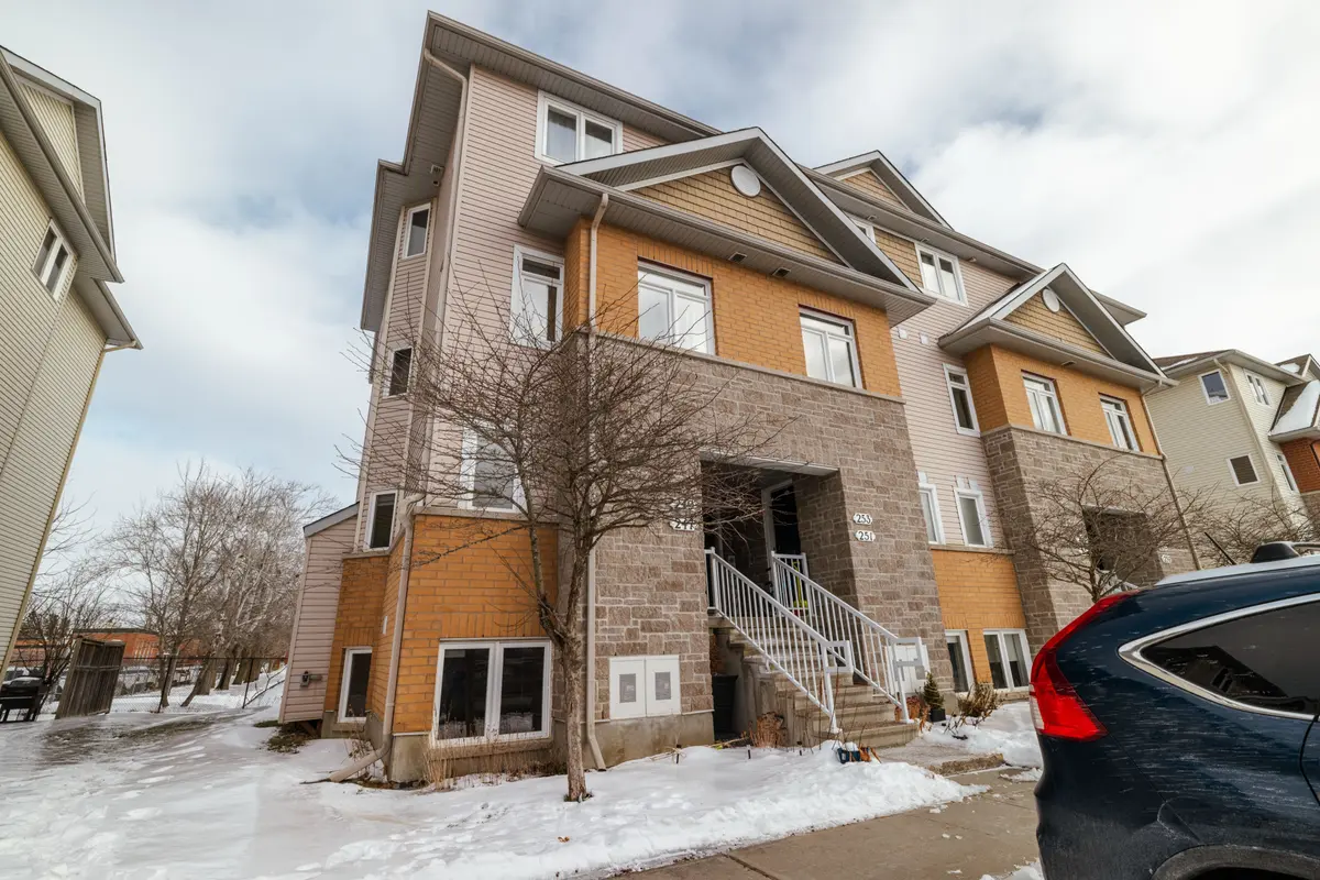 North Grenville, ON K0G 1J0,247 Fir LN