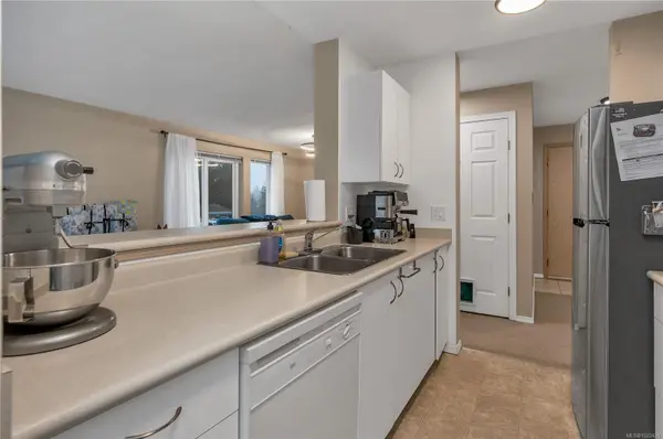 Comox, BC V9M 3S9,698 Aspen Rd #205A