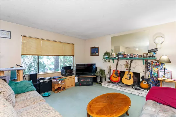 Nanaimo, BC V9T 4N3,2376 York Cres