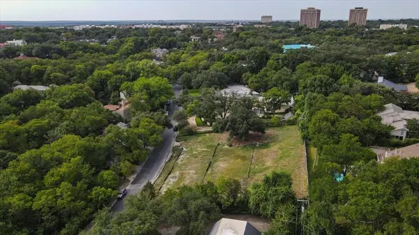 2004 Indian Creek Drive, Westover Hills, TX 76107