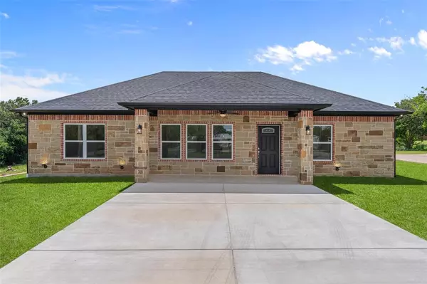 Granbury, TX 76048,801 Comanche Cove Drive