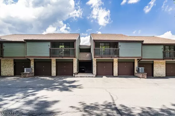 59 Meadowview Dr, Clinton Twp., NJ 08801