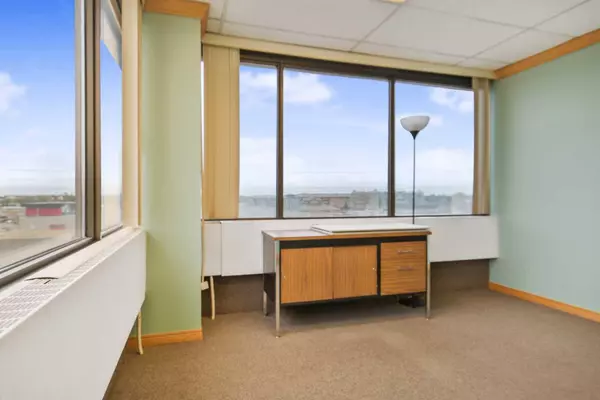 Grande Prairie, AB T8V 5V5,9835 101 AVE #301B