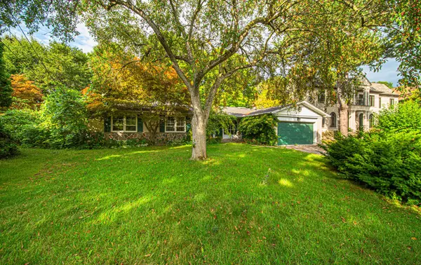 Toronto C13, ON M3B 1J9,15 Artinger CT